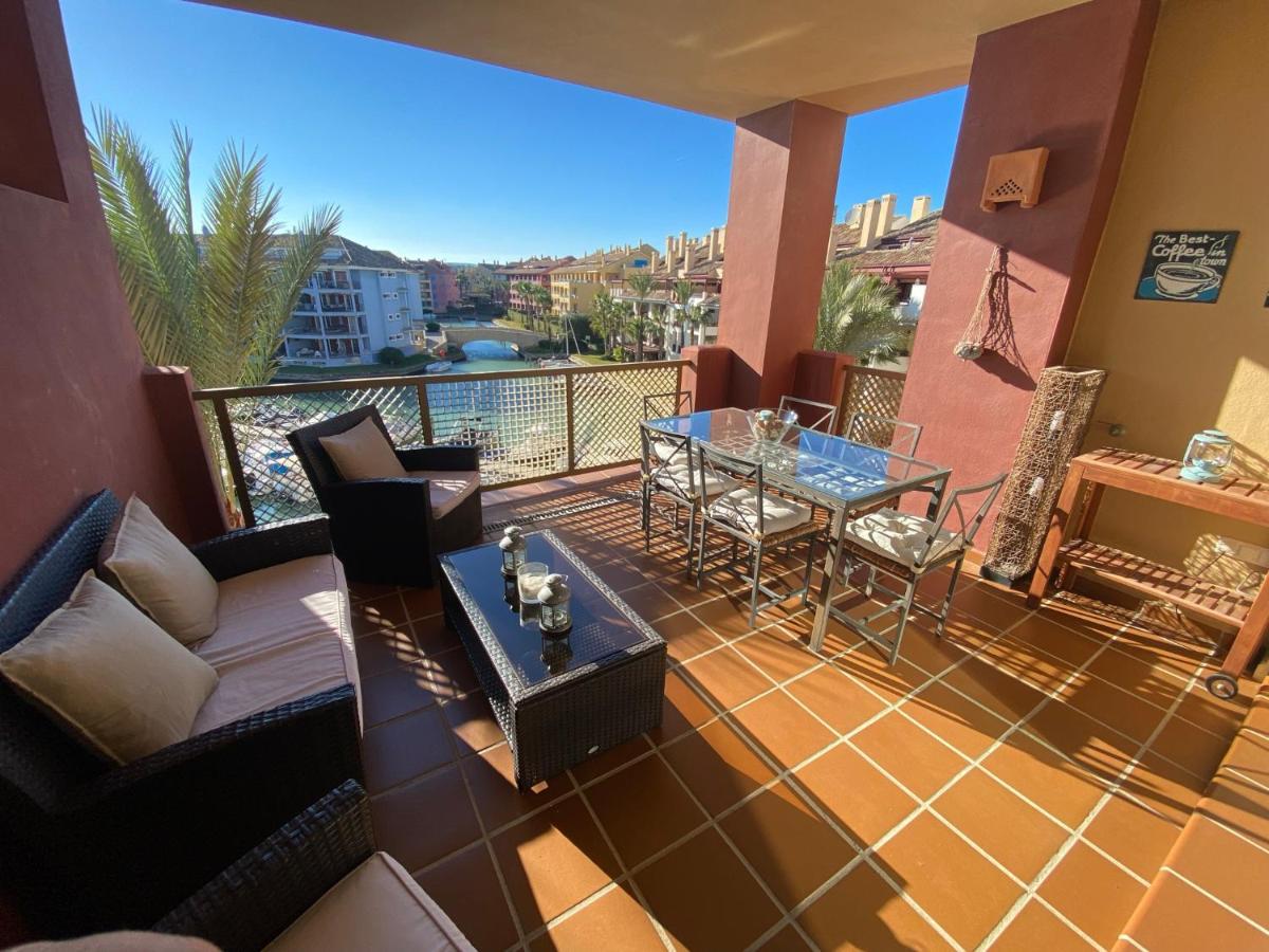 Apartamento Con Terraza Sobre La Marina De Sotogrande San Roque  Buitenkant foto