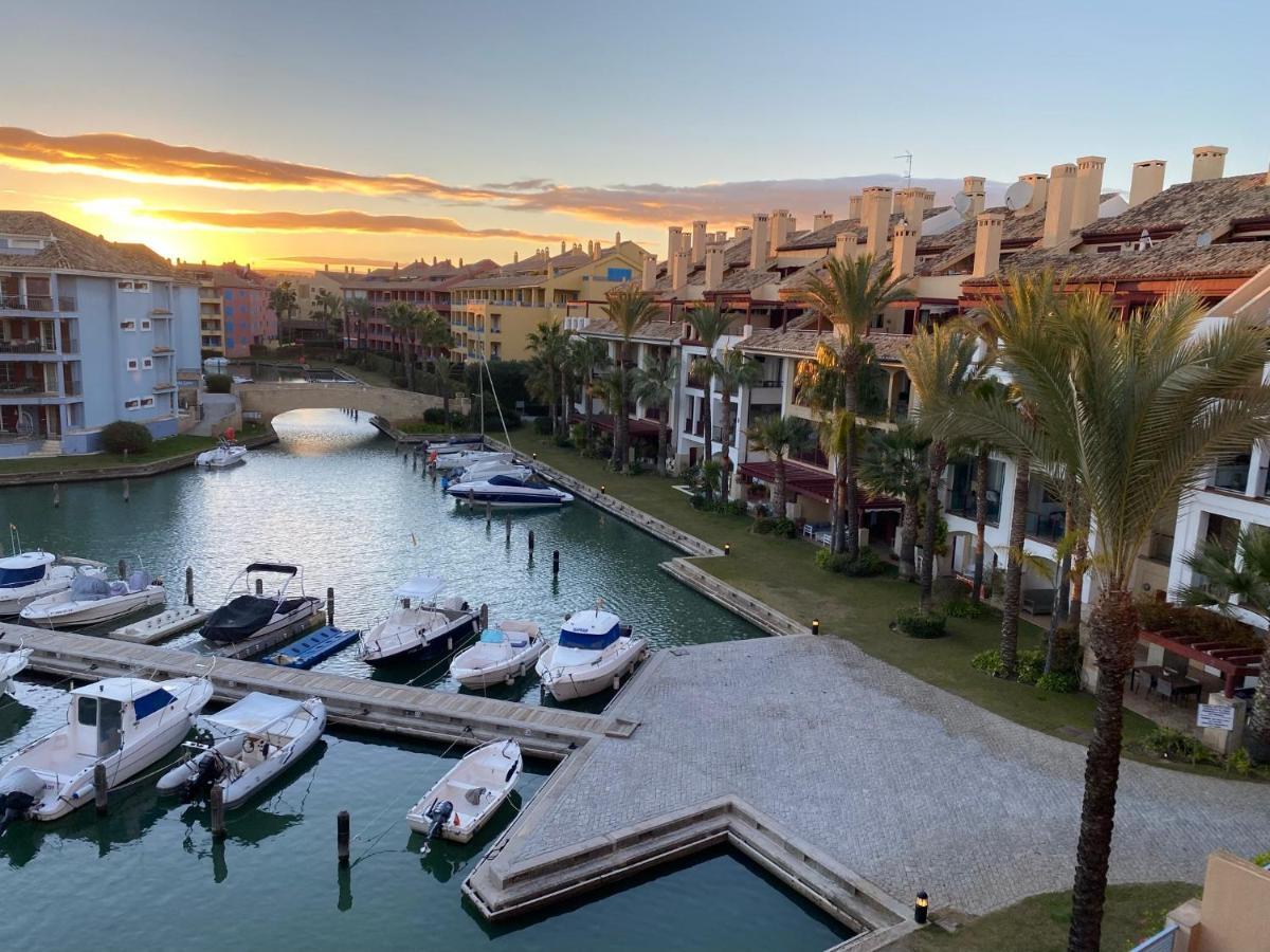 Apartamento Con Terraza Sobre La Marina De Sotogrande San Roque  Buitenkant foto