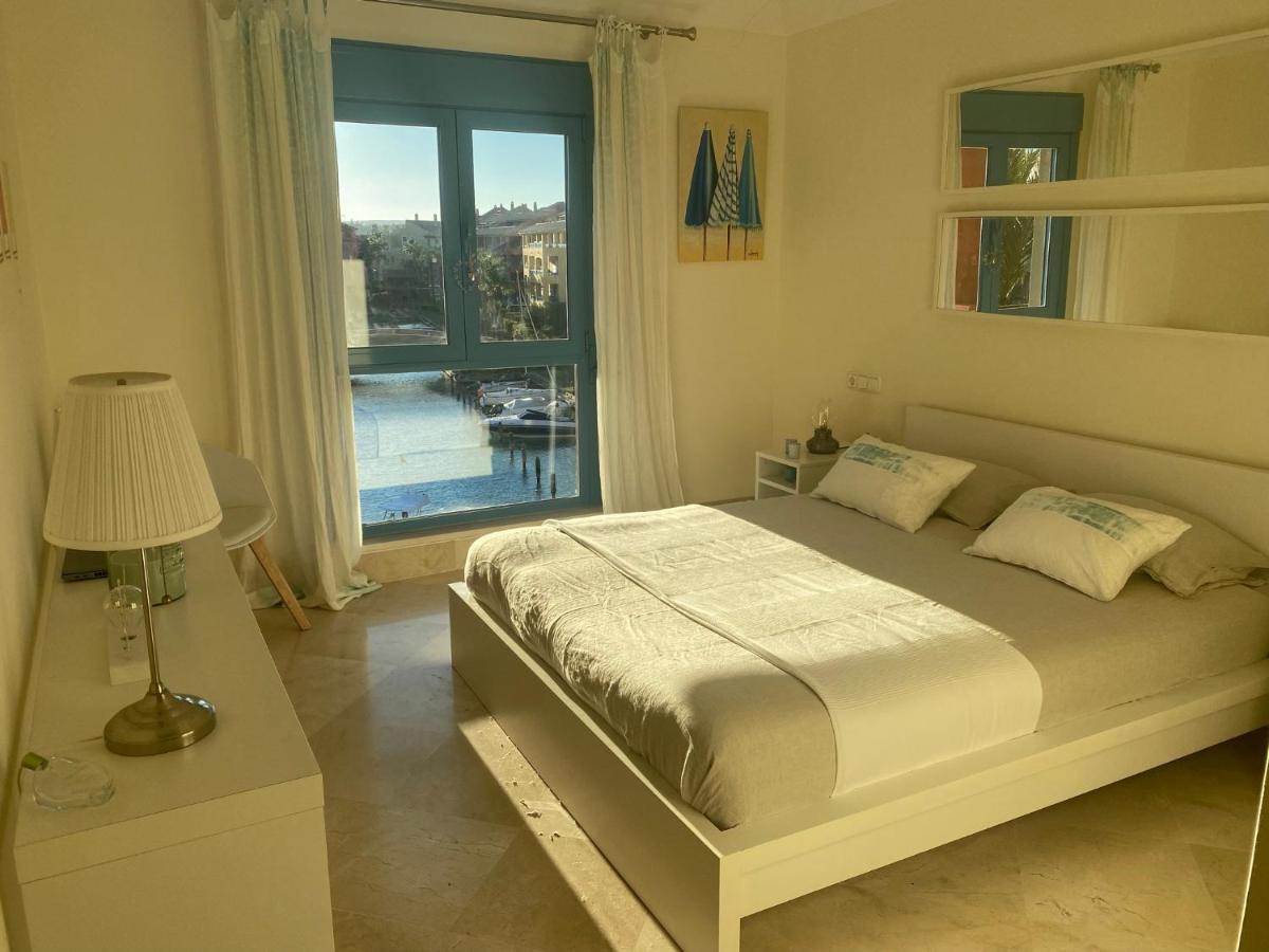 Apartamento Con Terraza Sobre La Marina De Sotogrande San Roque  Buitenkant foto