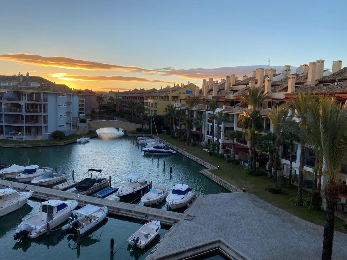Apartamento Con Terraza Sobre La Marina De Sotogrande San Roque  Buitenkant foto